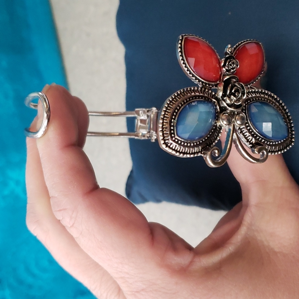 Simply Beautiful Butterfly bracelet - Picture 8 of 8